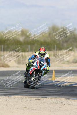 media/Jan-15-2026-Racers Edge (Thu) [[dfebeb70ab]]/2-A Group/Session 5 Turn 2/